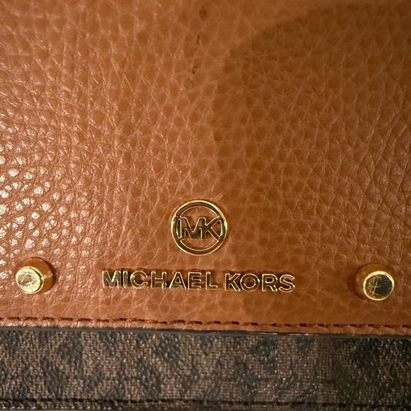 Michael Kors Jet Set Small Studded Smartphone
Crossbody Bag EUC - Picture 17 of 17